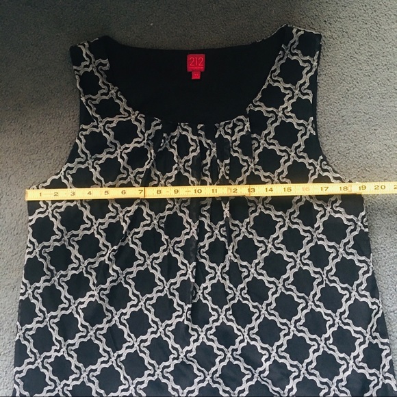 212 Black / White Sleevless Blouse - Picture 8 of 10